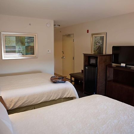 Hampton Inn Колби Экстерьер фото