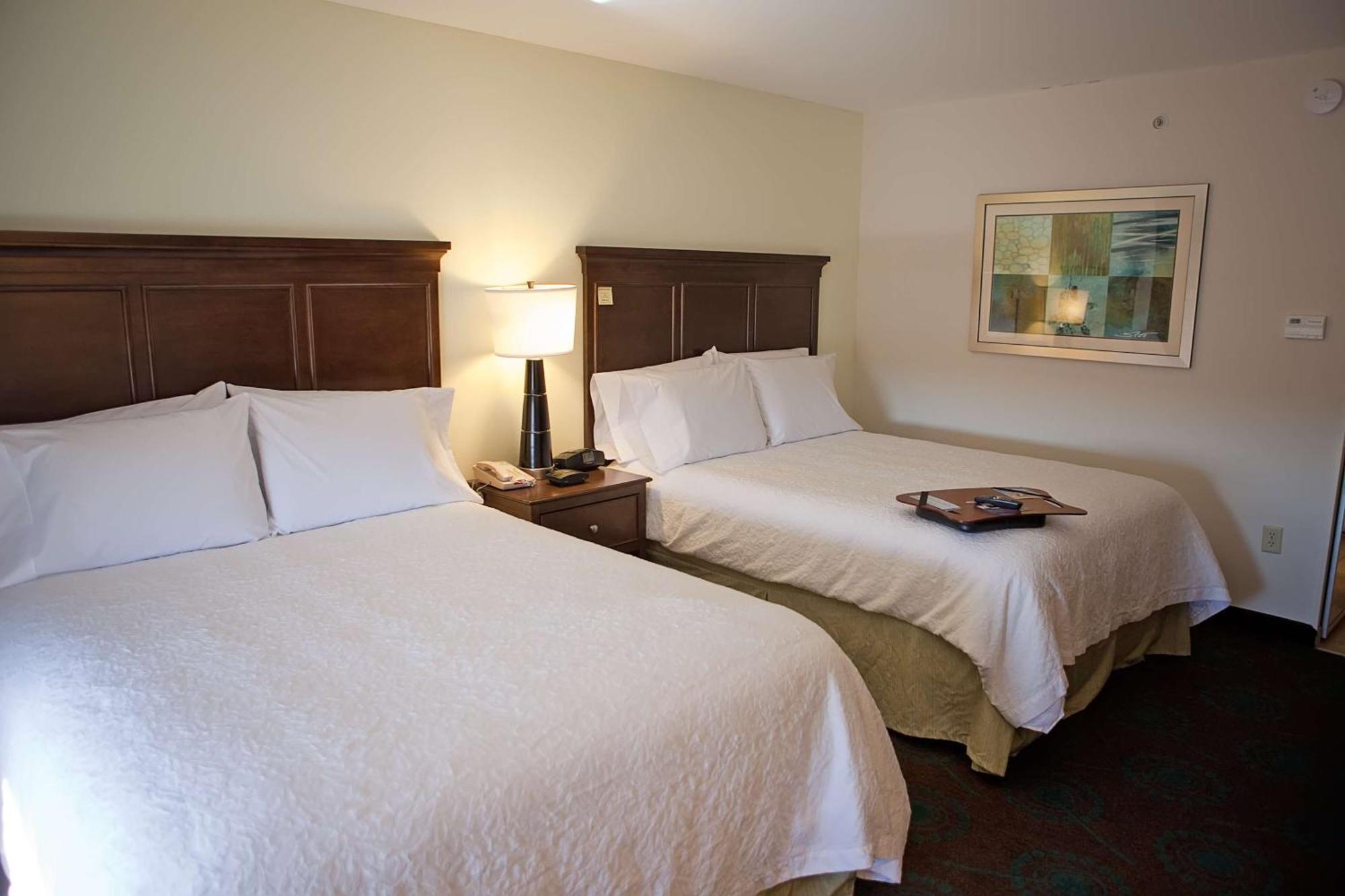 Hampton Inn Колби Экстерьер фото