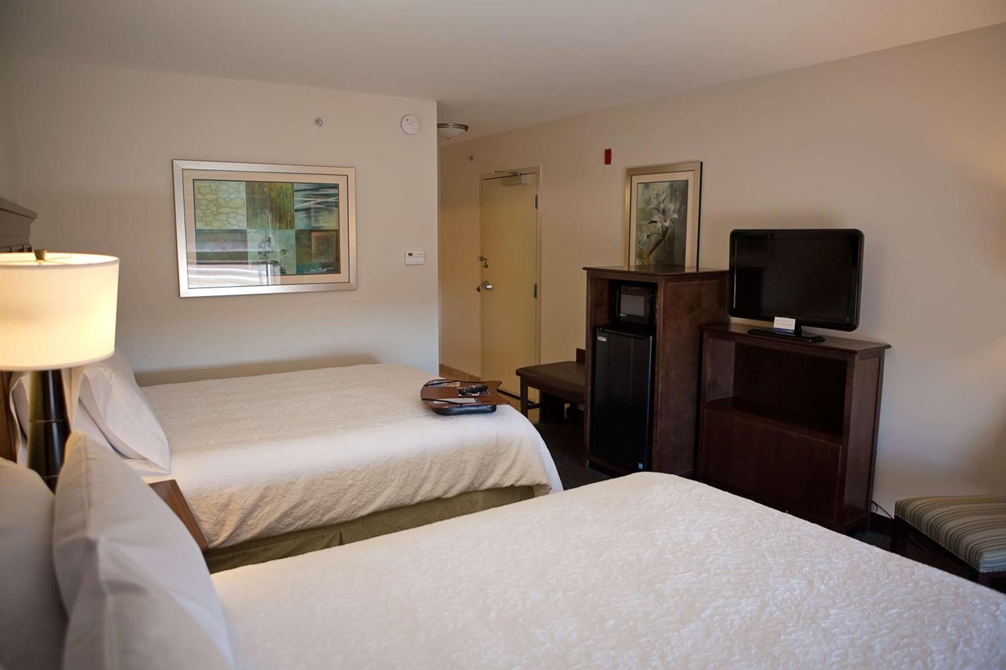 Hampton Inn Колби Экстерьер фото